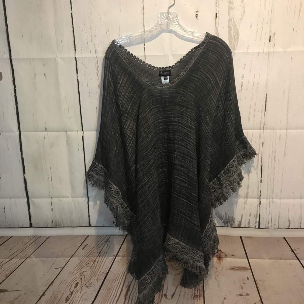 b. Boutique poncho. OS.
